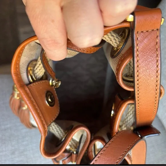 Michael Kors Designer Cream and Brown Bucket Bag - Picture 6 of 6